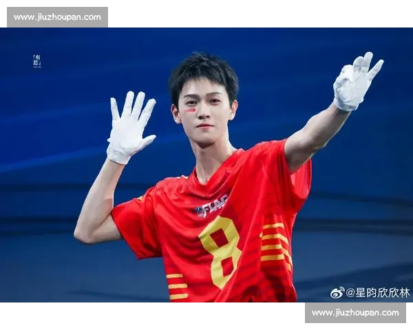 李昀锐邢武篮球路透释出！红色球服点燃体育生荷尔蒙风暴